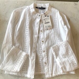 ZARA NWT WHITE EMBROIDERED BUTTON UP BLOUSE XS